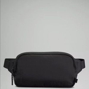 NWT Lululemon Mini Belt Bag Black